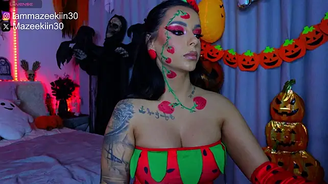 Iammazeekiin30 live cam on StripChat