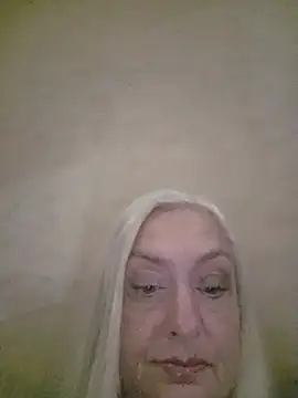 Julia20X live cam on StripChat