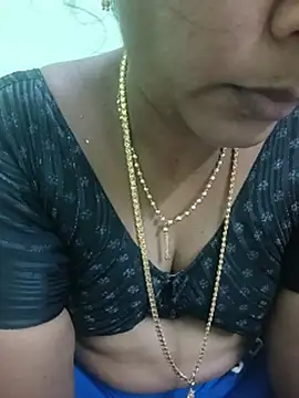 saro_tamilgirl live cam on StripChat