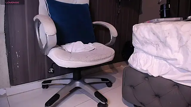 dirty_27cms live cam on StripChat
