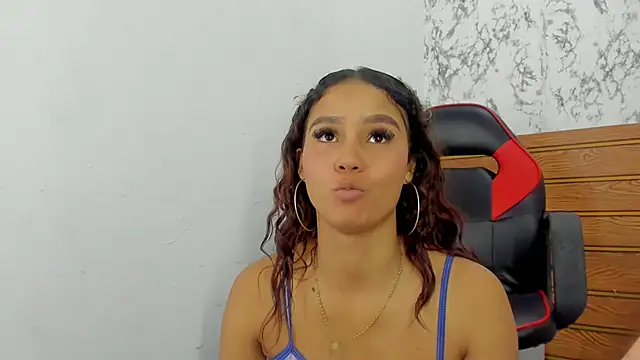 MarianaManzur live cam on StripChat