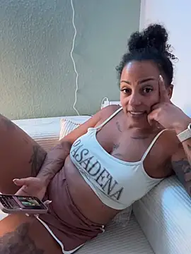 SweetPetiteNoir webcam
