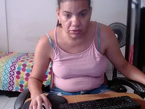 Adriana_0312 live cam on StripChat