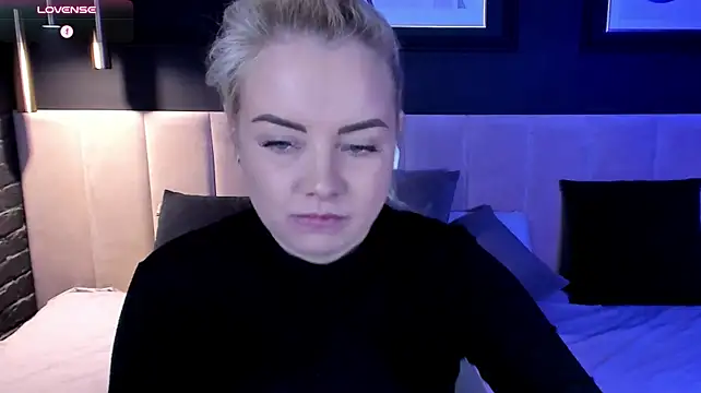 StephanieSweety live cam on StripChat