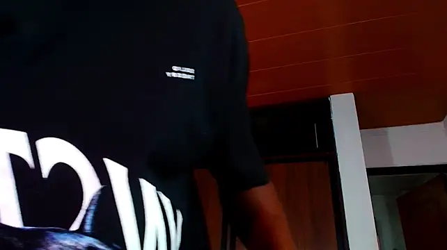 EbonyHansNight webcam