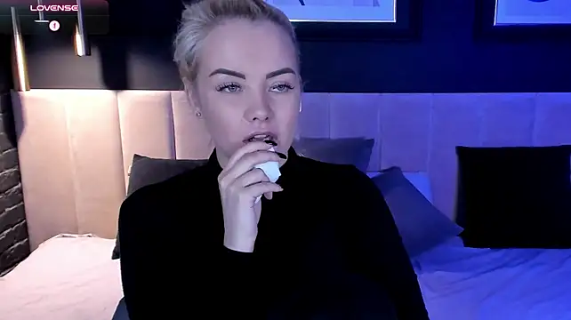 StephanieSweety live cam on StripChat
