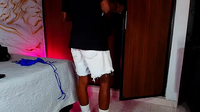 EbonyHansNight webcam