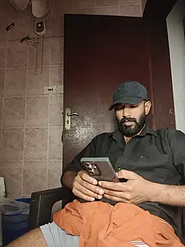 MalluBeard live cam on StripChat