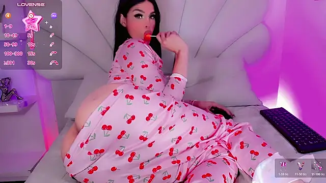 Kisses_Sophia