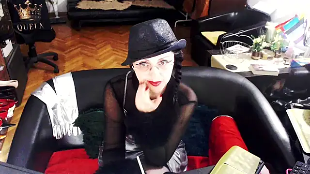 Live-Webcam-Show mit Imperatriza - Interaktive Lovense-Toys verfügbar