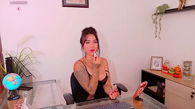EmmyEvans1 live cam on StripChat