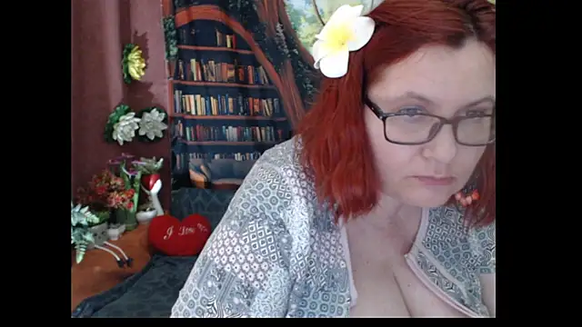 PlayfullMature live cam on StripChat