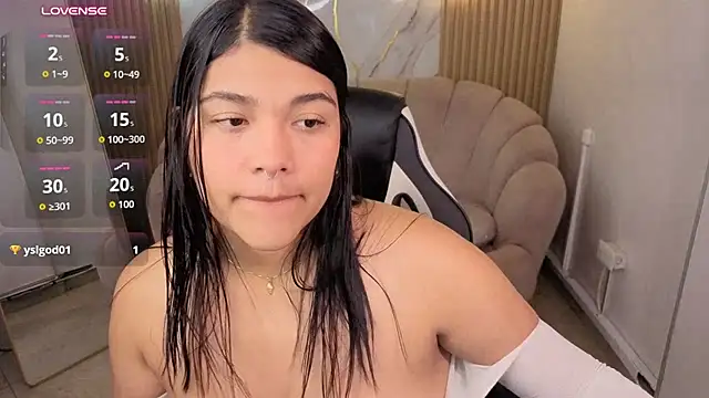 Lauris_b live cam on StripChat