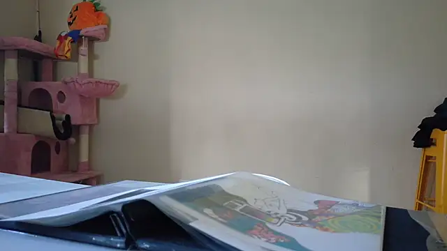 honeeyyy_pot live cam on StripChat