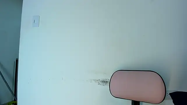 BustyGlow live cam on StripChat