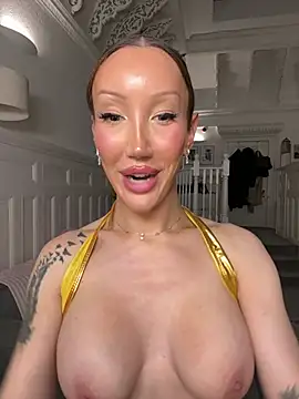 Allana29