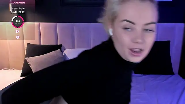 StephanieSweety live cam on StripChat