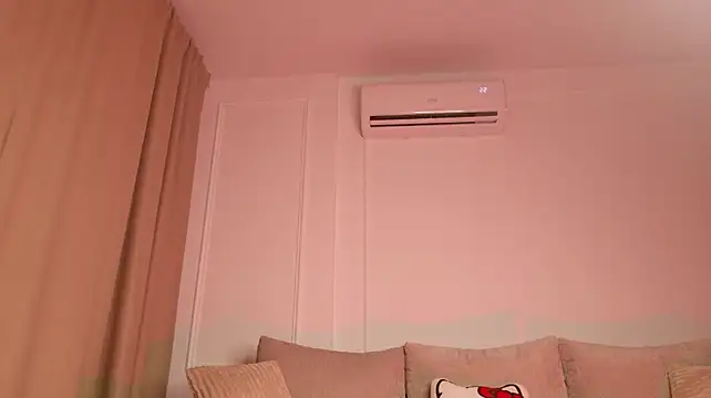 sinfulsienna (F teen) - ride dildo + 5 min toy controll