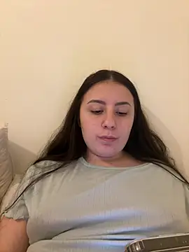angela80 (F young) - Complètement nue