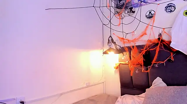 doll_sophie (T teen) - twerking + oil on the ass