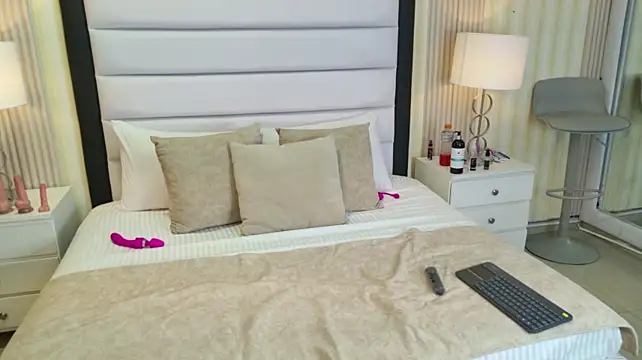 VioletSweetts live cam on StripChat