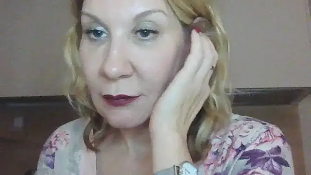 Melavique live cam on StripChat