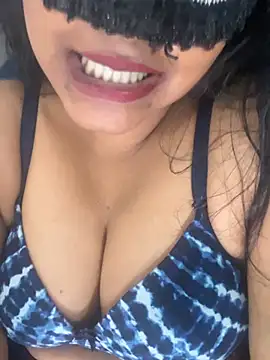 aura1997 Live Webcam on Stripchat
