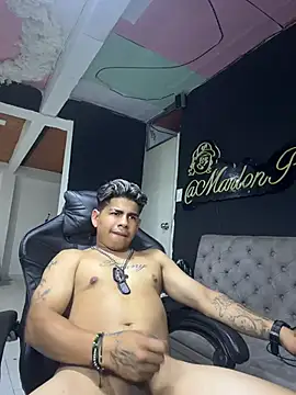 Noir_Desiree webcam