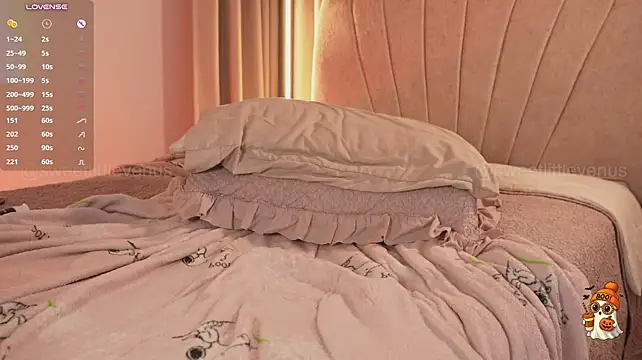 sweetlittlevenus live cam on StripChat