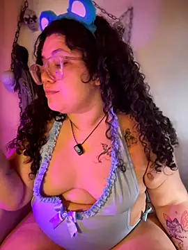 CurlyMilf_Vannexxxa live cam on StripChat