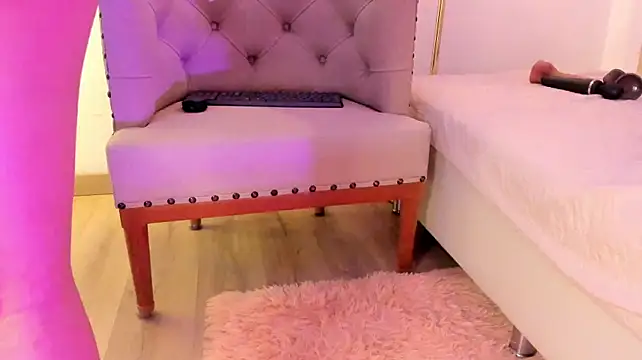 nina_joyce live cam on StripChat