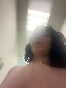 LuxeBrunetteXXX webcam