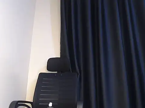 Petite_freakette live cam on StripChat
