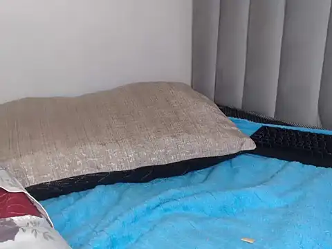 MeekyCurvyAss_ live cam on StripChat