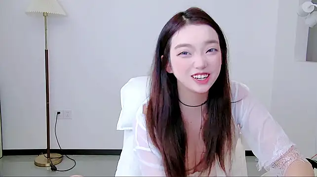 lili-6677 webcam to webcam room