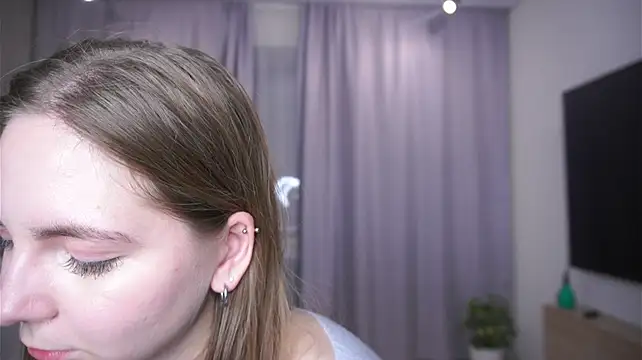 YolandaThorpe live cam on StripChat