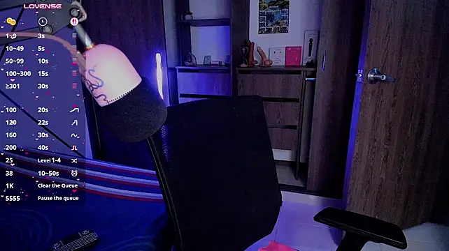 khris_boobs
