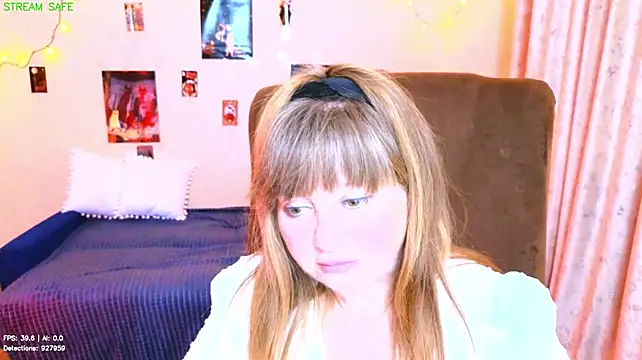 Melania_Cook live cam on StripChat