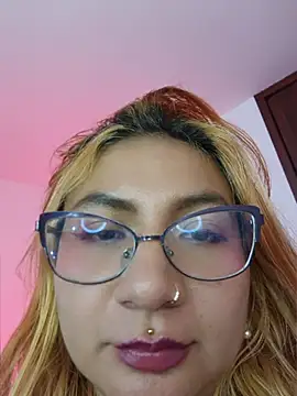 Aradia___ live cam on StripChat