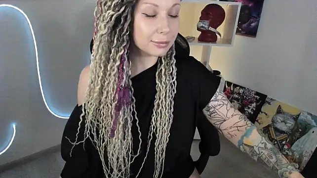 HoneySallyMoore live cam on StripChat