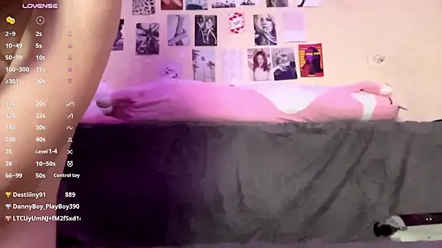 Live-Webcam-Show mit LiziArms - Interaktive Lovense-Toys verfügbar