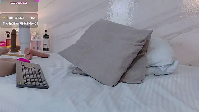 mia_gold_
