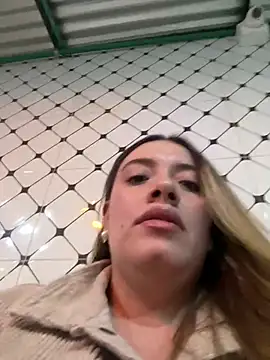 valery_mora live cam on StripChat