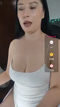 Emma_Hotkiss