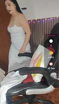 Emma_Hotkiss