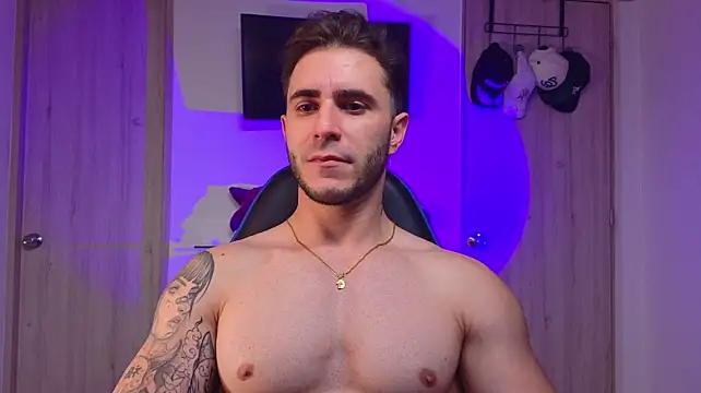 Latino_stud4u on Stripchat