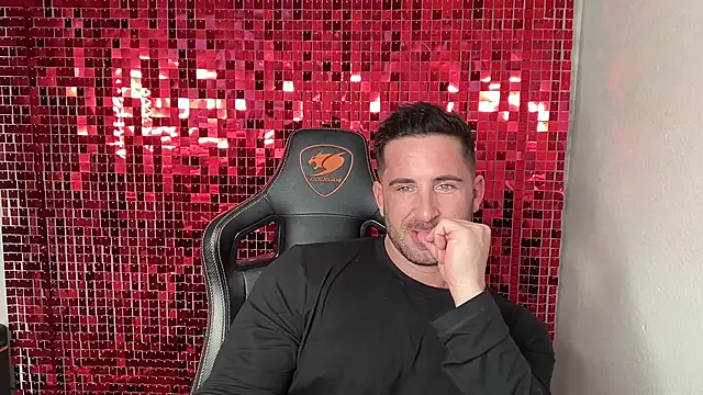 brettmycles28 live cam on StripChat