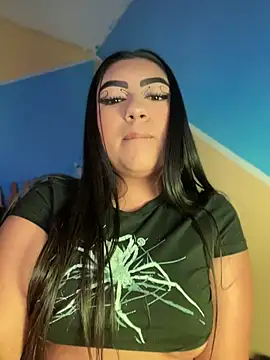 Laulin_TayyyX live cam on StripChat