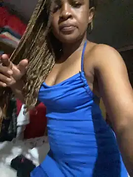 Morenita82 live cam on StripChat
