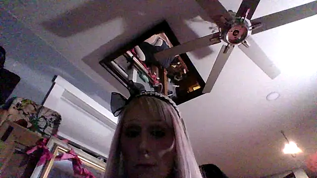 BeautifulBustyBlonde live cam on StripChat